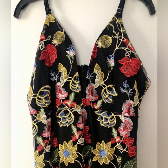 New w/o tags Floral Aura Embroidered Dress. - Picture 1 of 3